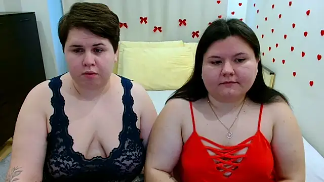 Snapshot of BeckyAndHellen chatting on 10/19/25, 11:33 BeckyAndHellen online show from 10/19/25, 11:33