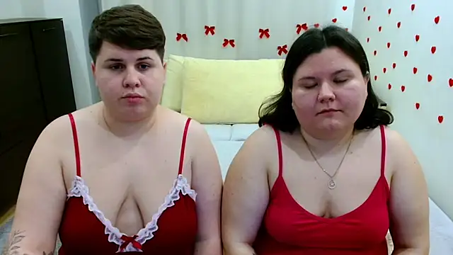 Snapshot of BeckyAndHellen chatting on 10/22/25, 06:51 BeckyAndHellen online show from 10/22/25, 06:51