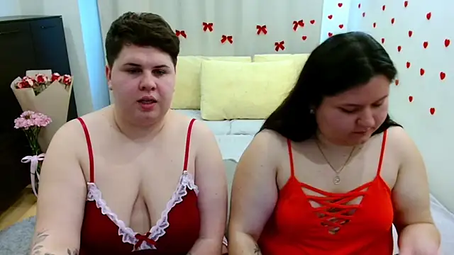 Snapshot of BeckyAndHellen chatting on 10/28/25, 11:25 BeckyAndHellen online show from 10/28/25, 11:25