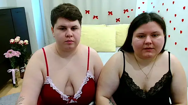 Snapshot of BeckyAndHellen chatting on 10/30/25, 11:33 BeckyAndHellen online show from 10/30/25, 11:33