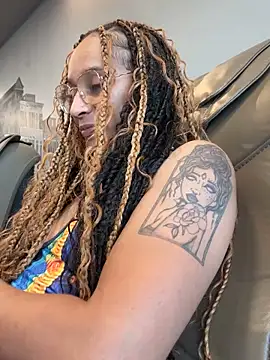 Shuggabutt online show from 09/18/25, 01:18