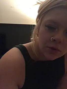 Snapshot of blndpolkadot chatting on 02/13/25, 12:32 blndpolkadot online show from 02/13/25, 12:32