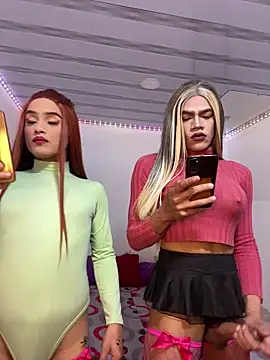 Snapshot of big_girl21cm chatting on 12/14/25, 01:00 big girl21cm online show from 12/14/25, 01:00