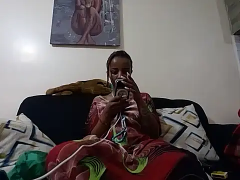 Snapshot of hoely_grail01 chatting on 11/28/25, 11:07 hoely grail01 online show from 11/28/25, 11:07