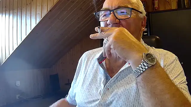 Snapshot of biggandybig chatting on 09/18/25, 08:05 biggandybig online show from 09/18/25, 08:05