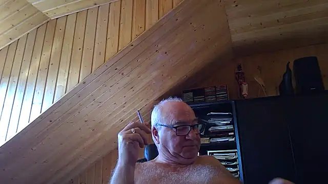 Snapshot of biggandybig chatting on 09/24/25, 08:39 biggandybig online show from 09/24/25, 08:39