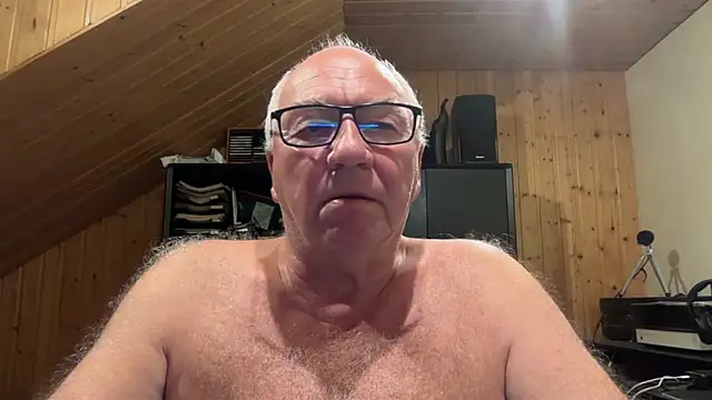 Snapshot of biggandybig chatting on 09/24/25, 10:46 biggandybig online show from 09/24/25, 10:46