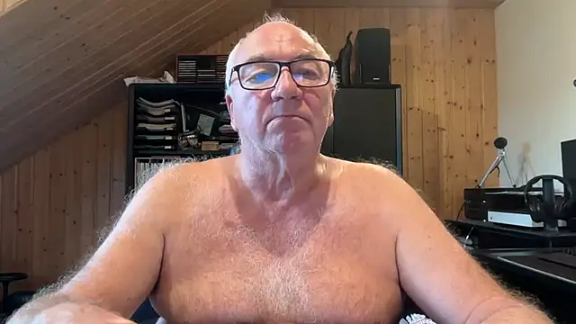 Snapshot of biggandybig chatting on 09/25/25, 01:59 biggandybig online show from 09/25/25, 01:59