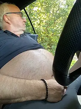 Snapshot of biggandybig chatting on 09/29/25, 12:32 biggandybig online show from 09/29/25, 12:32