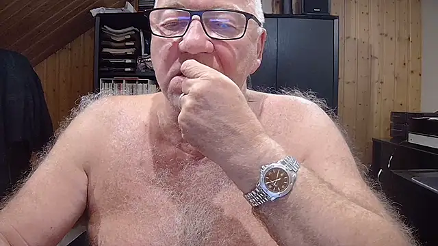 Snapshot of biggandybig chatting on 10/23/25, 09:24 biggandybig online show from 10/23/25, 09:24