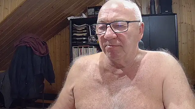 Snapshot of biggandybig chatting on 10/26/25, 03:01 biggandybig online show from 10/26/25, 03:01