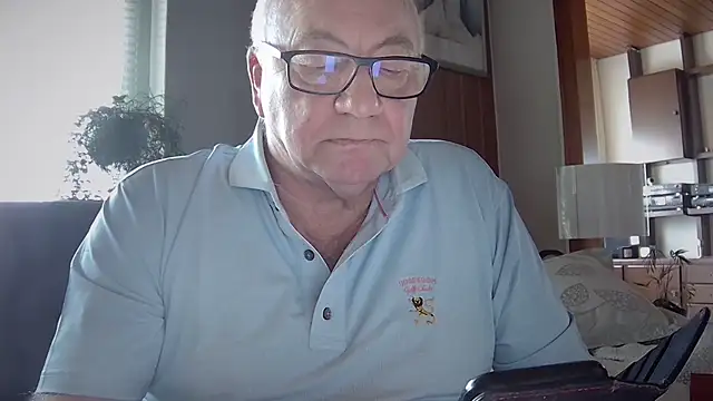 Snapshot of biggandybig chatting on 11/17/25, 01:28 biggandybig online show from 11/17/25, 01:28