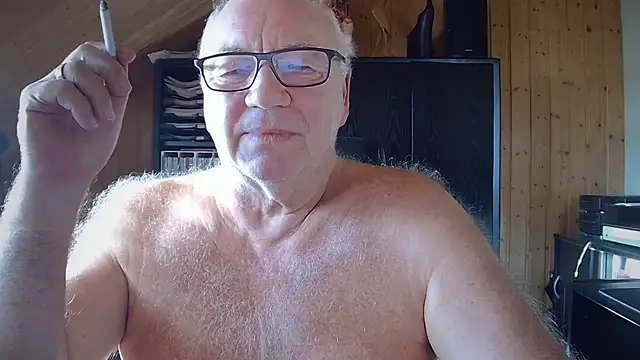 Snapshot of biggandybig chatting on 11/21/25, 09:30 biggandybig online show from 11/21/25, 09:30