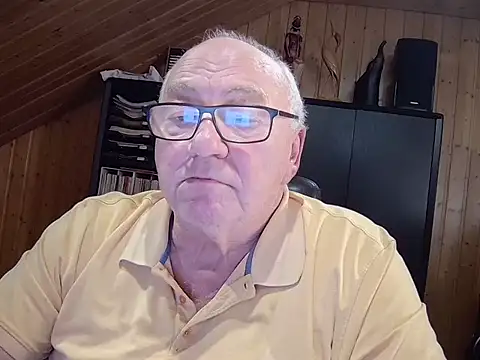 Snapshot of biggandybig chatting on 12/14/25, 04:45 biggandybig online show from 12/14/25, 04:45