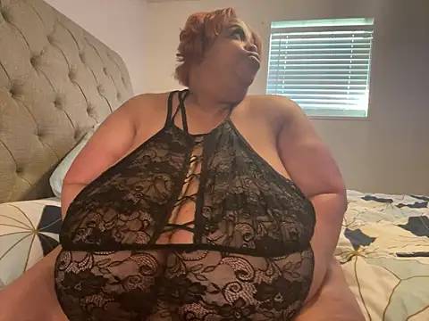 Snapshot of Missredboneo12 chatting on 10/02/25, 02:02 Missredboneo12 online show from 10/02/25, 02:02