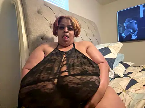 Snapshot of Missredboneo12 chatting on 10/09/25, 02:04 Missredboneo12 online show from 10/09/25, 02:04