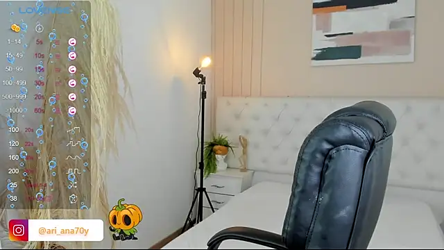 LOISE-XX online show from 10/15/25, 04:23