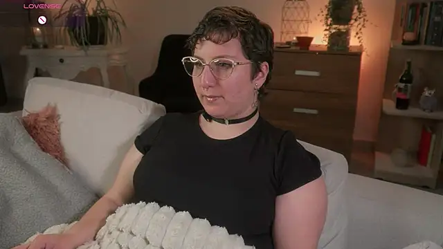 Ximenna Cruz online show from 11/16/25, 11:21