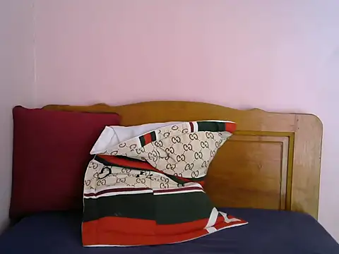 Snapshot of karen_sexy69 chatting on 12/14/25, 05:13 karen sexy69 online show from 12/14/25, 05:13