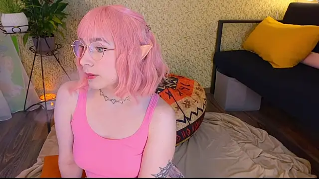 Snapshot of EmmyAmbros chatting on 11/10/25, 06:29 EmmyAmbros online show from 11/10/25, 06:29