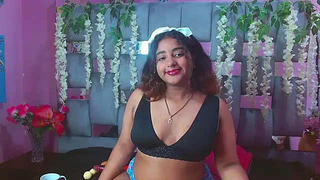 Sofia Hernandez  online show from 12/07/24, 12:35