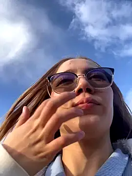 Snapshot of melody-dy chatting on 10/08/25, 10:07 melody-dy online show from 10/08/25, 10:07