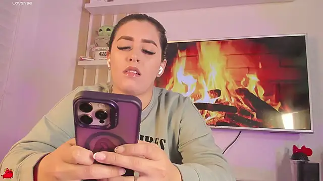 Snapshot of susanjons_tcw chatting on 12/16/25, 01:10 susanjons tcw online show from 12/16/25, 01:10