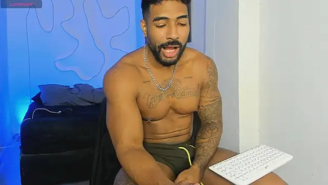 Snapshot of Xander_Str0ng chatting on 11/03/25, 12:28 Xander Str0ng online show from 11/03/25, 12:28