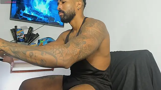 Snapshot of Xander_Str0ng chatting on 11/11/25, 01:55 Xander Str0ng online show from 11/11/25, 01:55