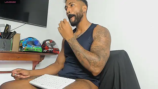 Snapshot of Xander_Str0ng chatting on 12/05/25, 12:36 Xander Str0ng online show from 12/05/25, 12:36