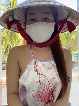 Snapshot of BabyThree_ chatting on 12/15/25, 08:07 BabyThree online show from 12/15/25, 08:07