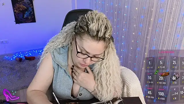 misskaassandraa online show from 12/08/24, 07:54