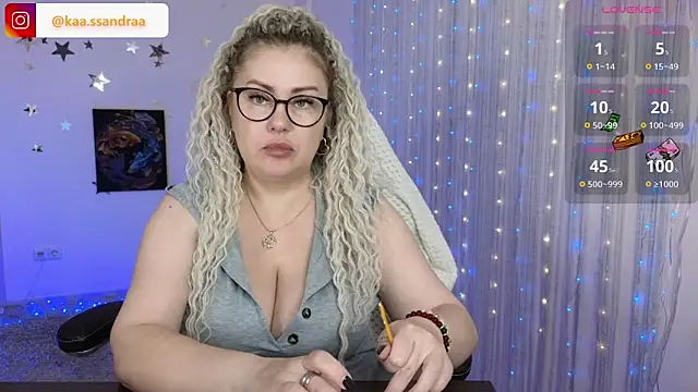 misskaassandraa online show from 12/24/24, 07:55