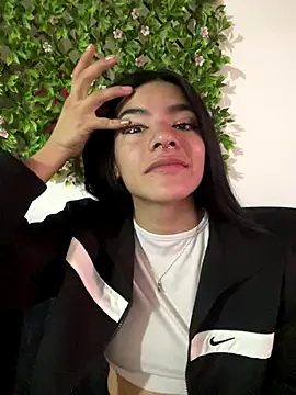 liss hot  online show from 12/14/25, 03:50