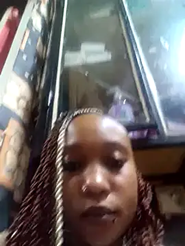 laetitia  online show from 10/10/25, 10:42