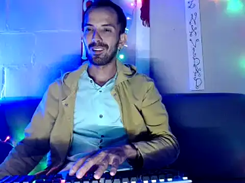 Snapshot of Tomas_Tylor chatting on 12/24/24, 02:54 Tomas Tylor online show from 12/24/24, 02:54