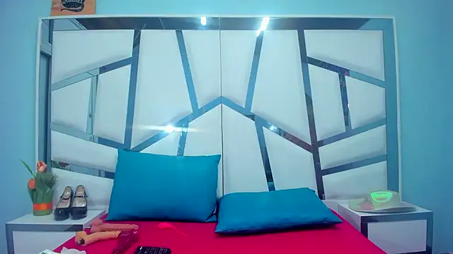 chanel hot 001 online show from 11/13/25, 05:06