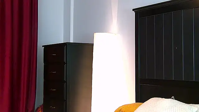 Yanira Muslim online show from 10/14/25, 04:13