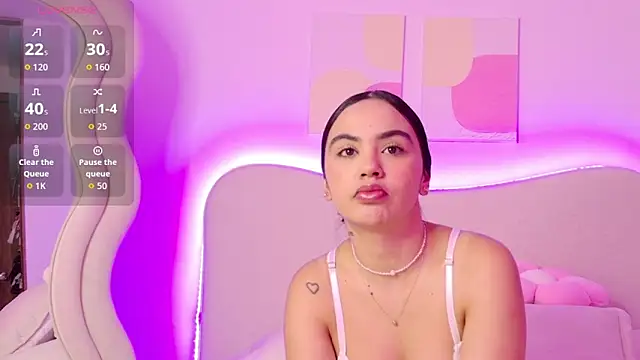 Snapshot of innocentlady_ chatting on 10/17/25, 01:46 innocentlady  online show from 10/17/25, 01:46