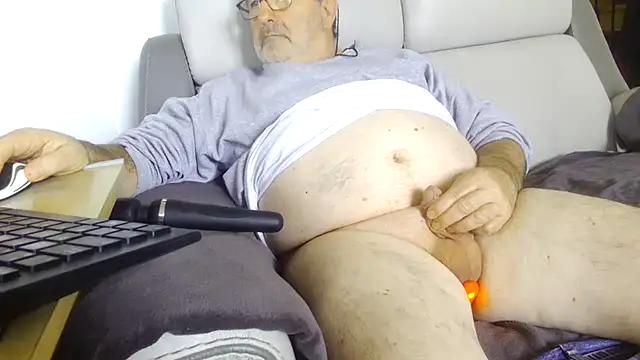 Snapshot of gillou1234 chatting on 11/08/25, 09:42 gillou1234 online show from 11/08/25, 09:42