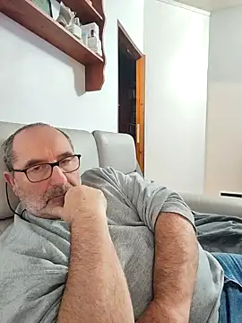 Snapshot of gillou1234 chatting on 11/11/25, 06:08 gillou1234 online show from 11/11/25, 06:08