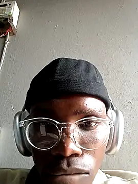 Snapshot of 199Gif chatting on 12/14/25, 01:16 199Gif online show from 12/14/25, 01:16