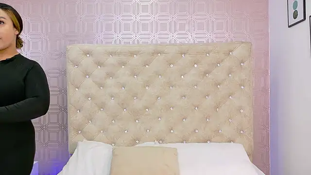 Sara Desire online show from 10/10/25, 12:15