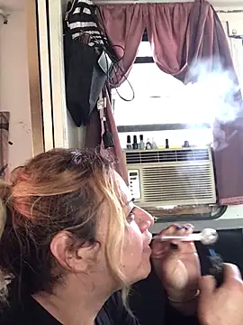 allissonw13 online show from 01/04/25, 11:17