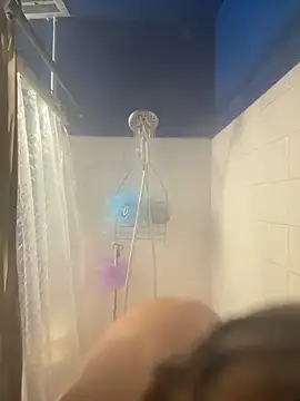 Snapshot of allissonw13 chatting on 11/20/25, 07:52 allissonw13 online show from 11/20/25, 07:52