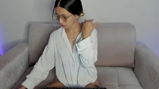 Lilacutte  online show from 02/09/25, 07:27