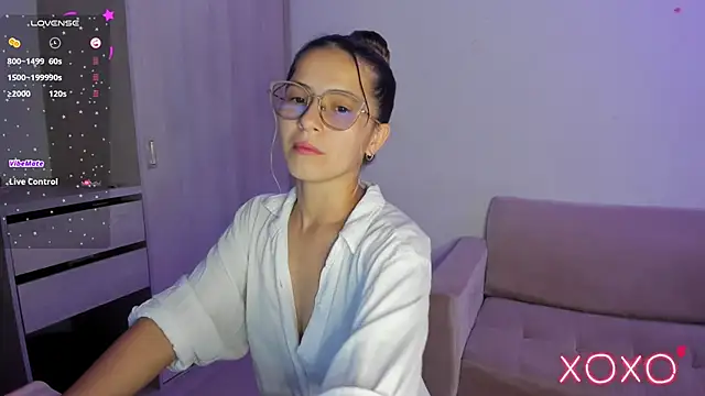 Snapshot of Lilacutte_ chatting on 12/23/25, 07:06 Lilacutte online show from 12/23/25, 07:06