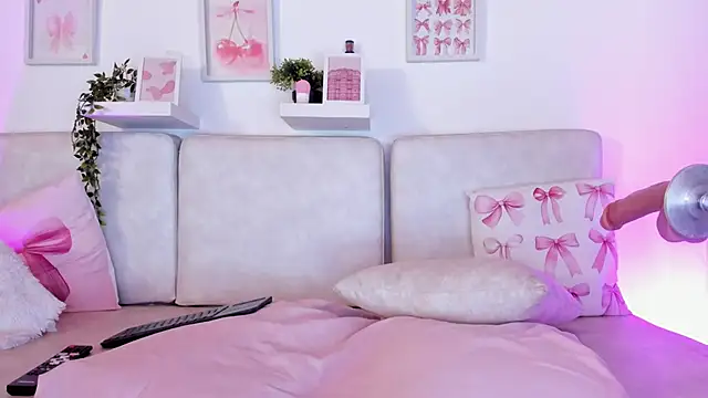 Snapshot of Malka_Burning chatting on 10/14/25, 08:20 Malka Burning online show from 10/14/25, 08:20