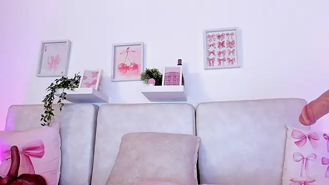 Snapshot of Malka_Burning chatting on 10/18/25, 08:09 Malka Burning online show from 10/18/25, 08:09