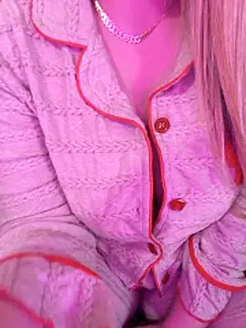 Snapshot of Afnane___charmouta chatting on 11/18/25, 04:00 Afnane charmouta online show from 11/18/25, 04:00